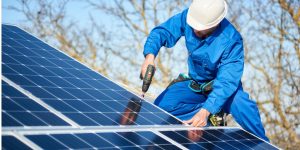 Installation Maintenance Panneaux Solaires Photovoltaïques à Maisons